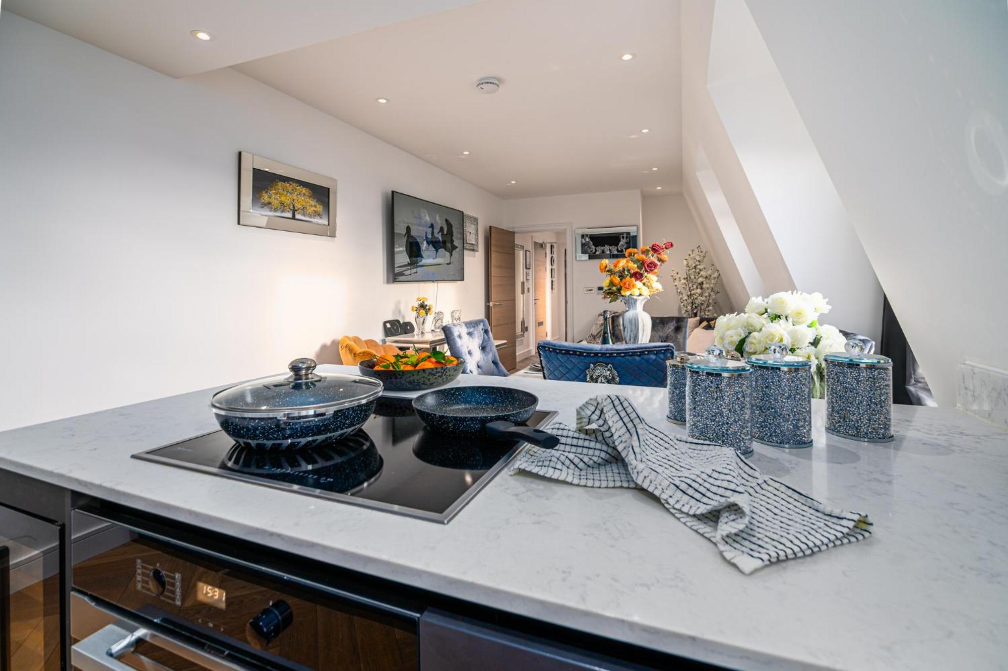 Stunning 1-Bedroom Penthouse In Marble Arch 72 London Exteriör bild