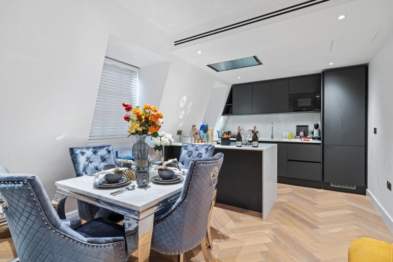 Stunning 1-Bedroom Penthouse In Marble Arch 72 London Exteriör bild