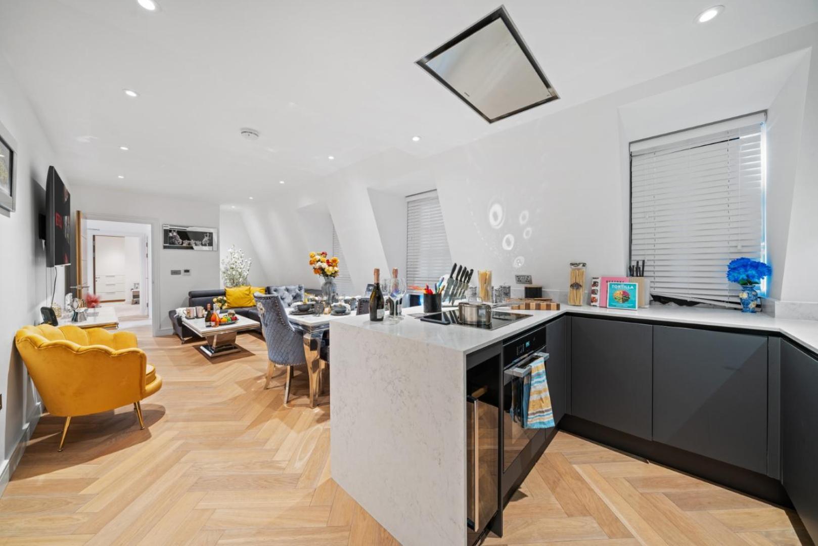 Stunning 1-Bedroom Penthouse In Marble Arch 72 London Exteriör bild