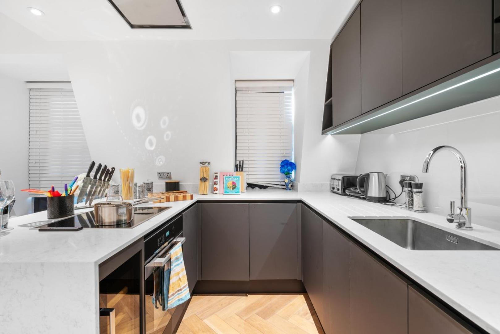 Stunning 1-Bedroom Penthouse In Marble Arch 72 London Exteriör bild